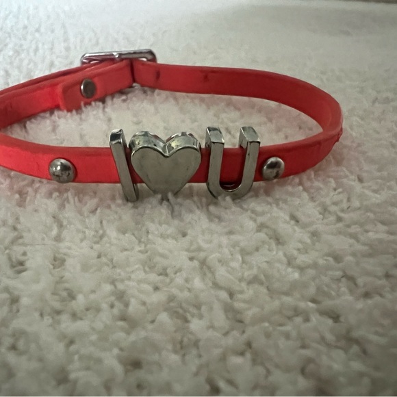 BCBGeneration Coral/Silver “I ♥️ U” Affirmation Bracelet - Picture 2 of 3